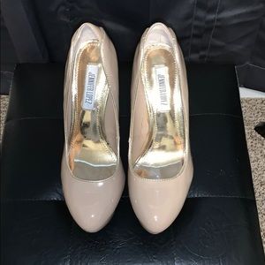 Jennifer Lopez Pumps